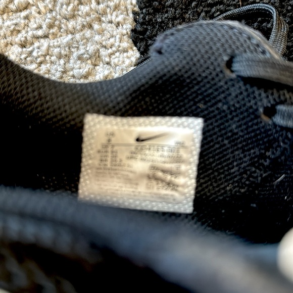 Men’s size 8 Nike Air Max - Picture 3 of 3